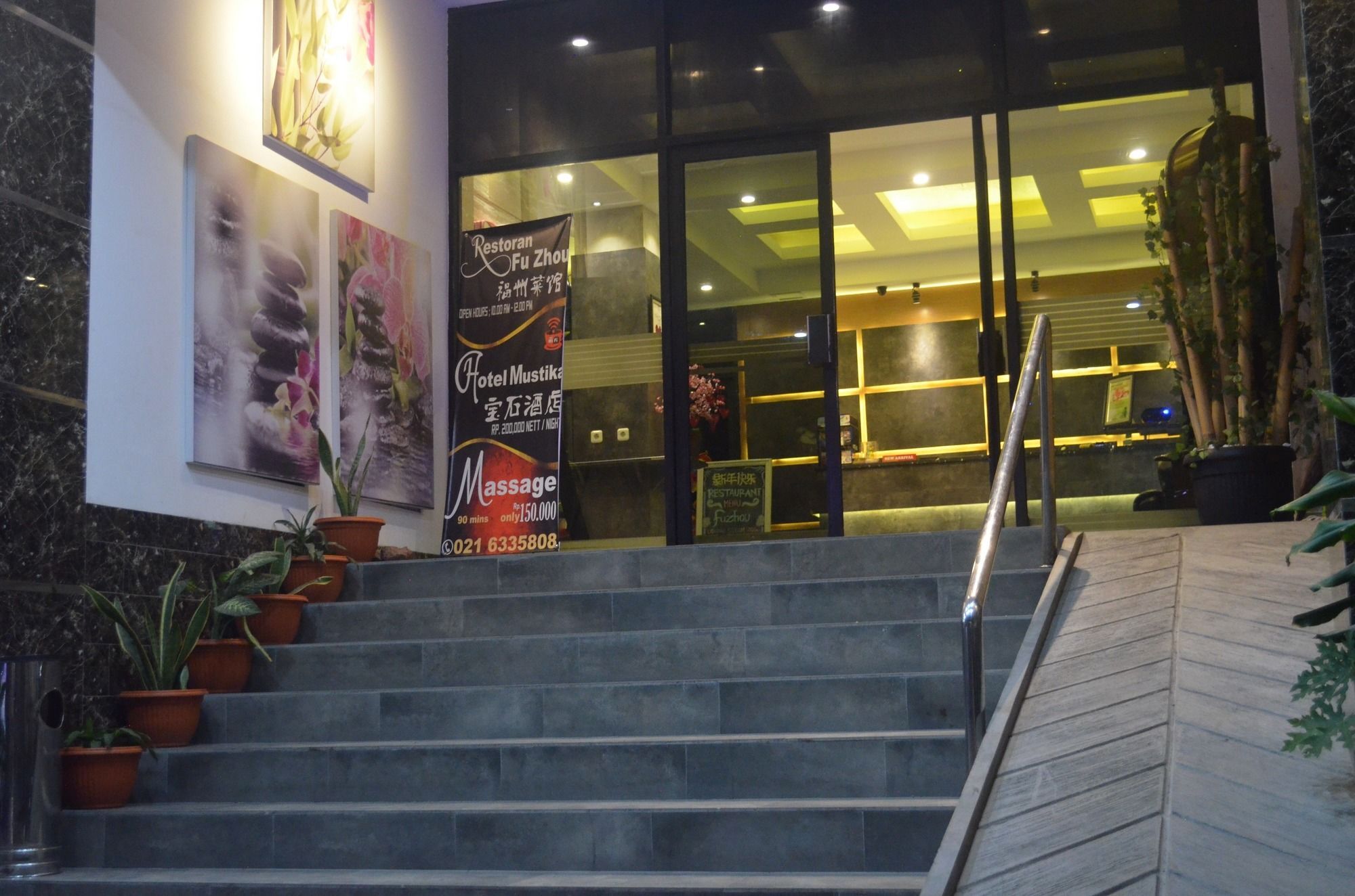 Mustika Gajah Mada Hotel Dżakarta Zewnętrze zdjęcie